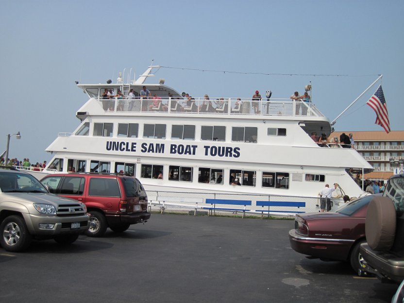 06-tour boat docking.jpg